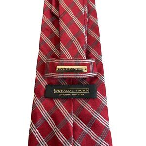 Donald J Trump Signature Collection Red Plaid Silk Tie 60" Hand Made Classic Des